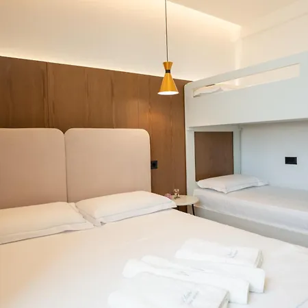 Azure Sea View Hotel *