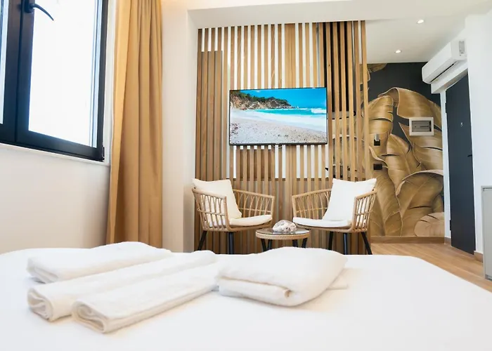 Hotel Azure Sea View *