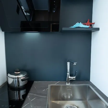 Azure Sea View 酒店 *