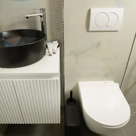 Azure Sea View 酒店 *